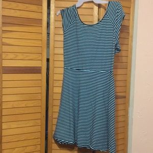 So size XL knit dress w/ keyhole back